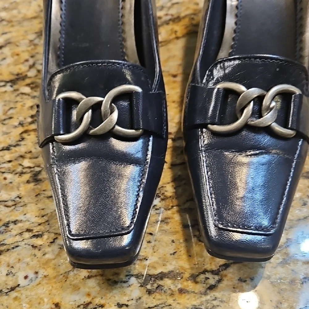 Liz Claiborne Blue Chain Accent Heels